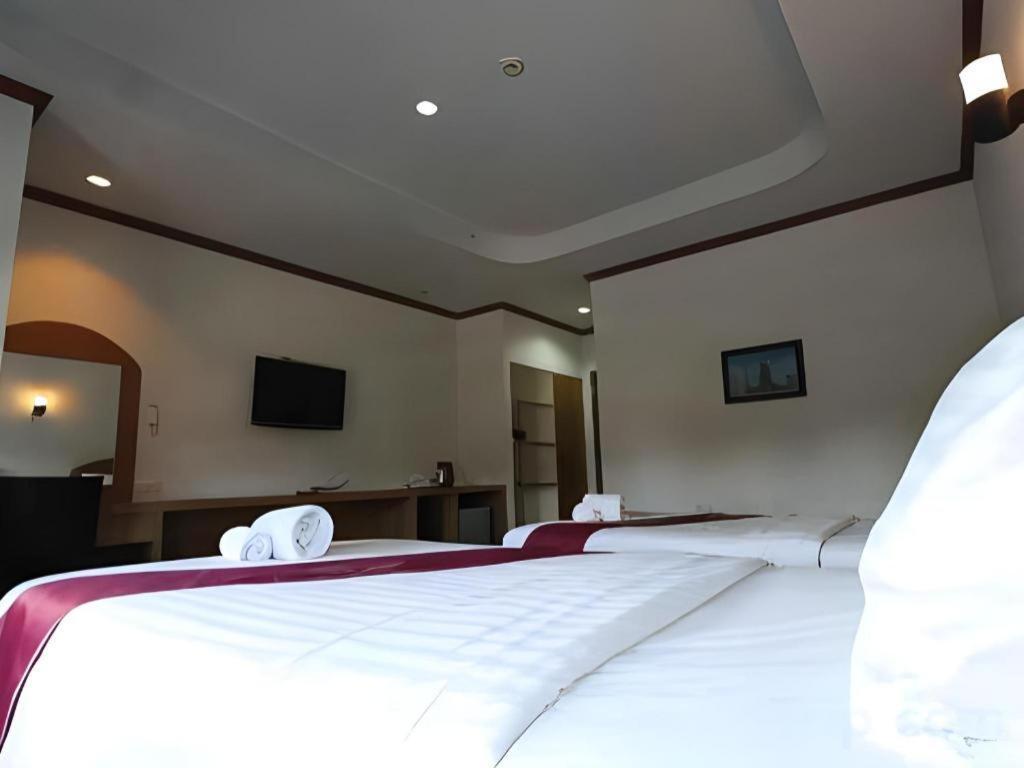 Thada Chateau Hotel Buriram Exterior foto