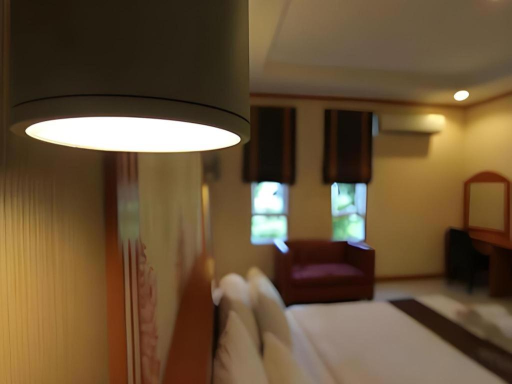 Thada Chateau Hotel Buriram Exterior foto